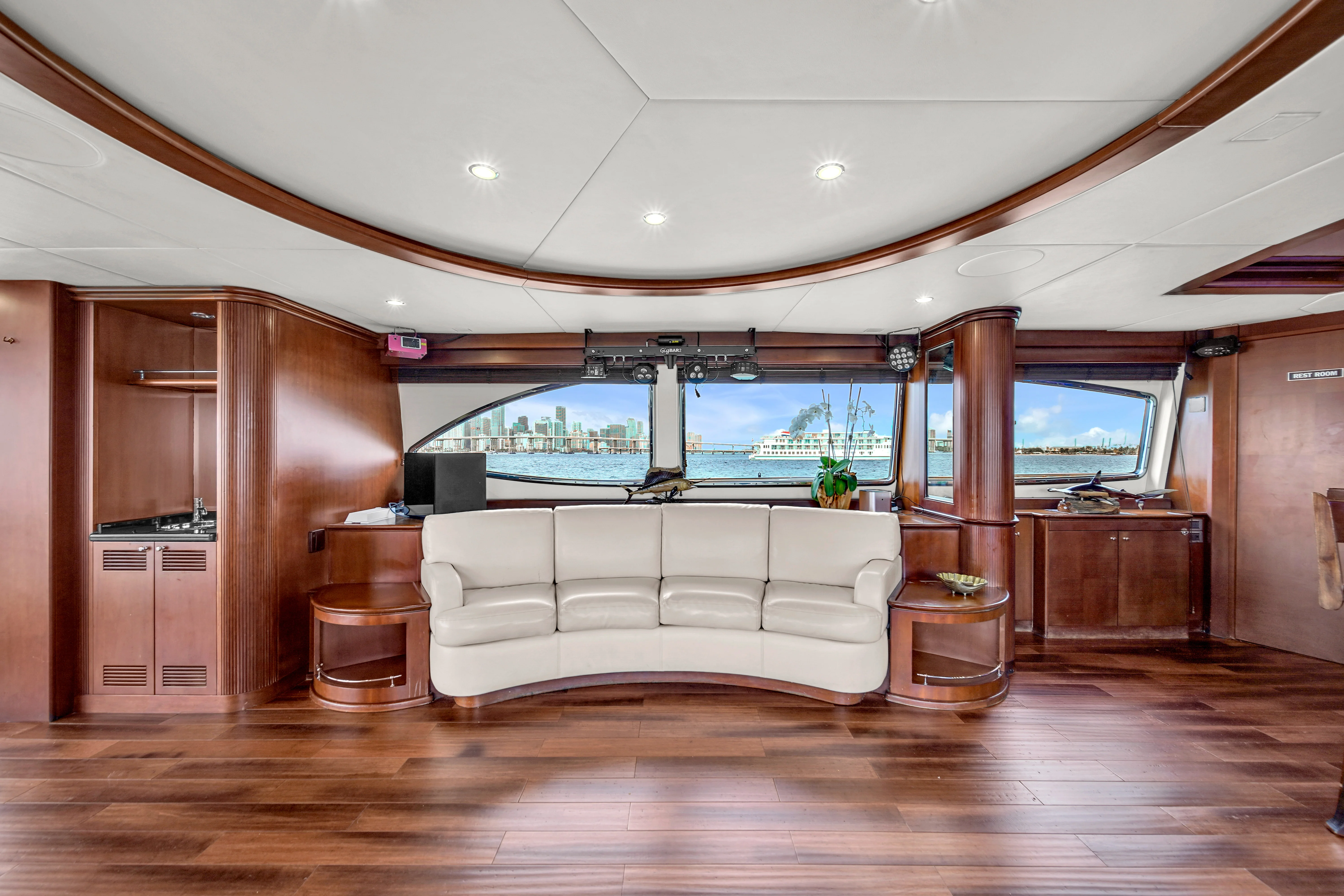 105ft Azimut Daniela galley
